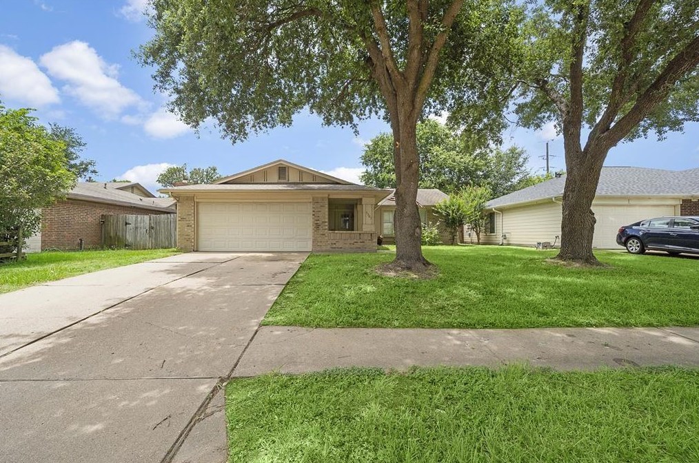 5303 Devon Green Dr, Katy, TX 77449