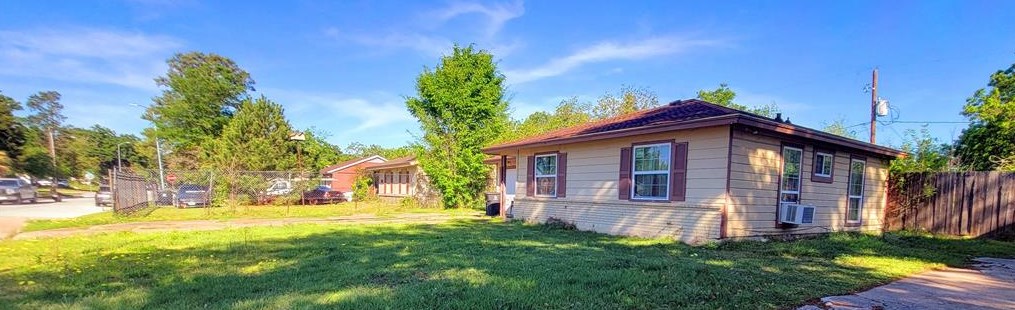 9315 Oak Knoll Ln, Houston, TX 77078-4027