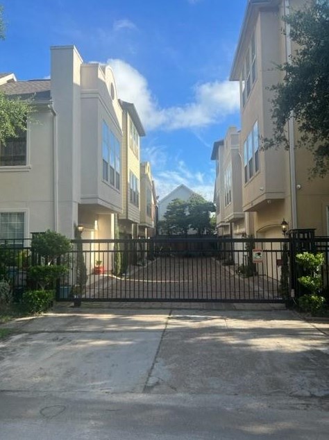 5832 Kansas St, Houston, TX 77007-1006