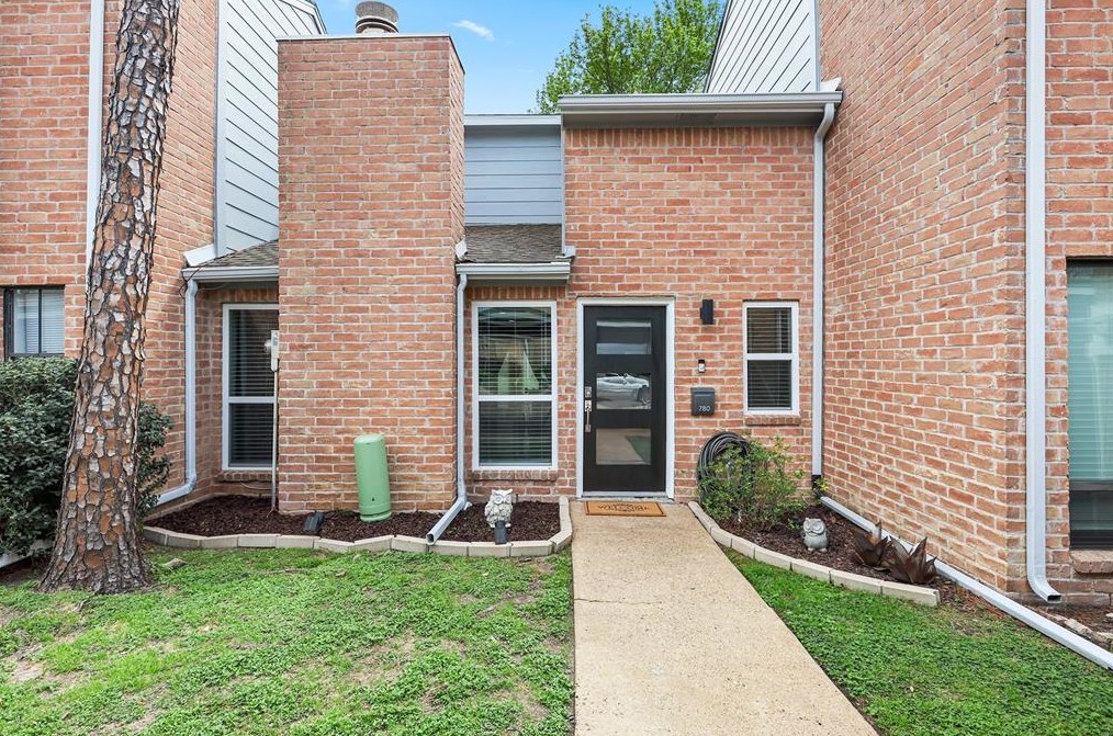 780 Worthshire St, Houston, TX 77008-6433