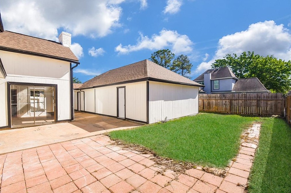 3203 Ashton Park Dr, Houston TX  77082-2215 exterior