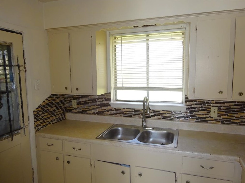 4438 Oak Shadows Dr, Houston TX  77091-5215 exterior