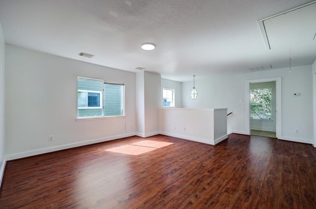 1019 Grassy View Dr, Houston, TX 77073