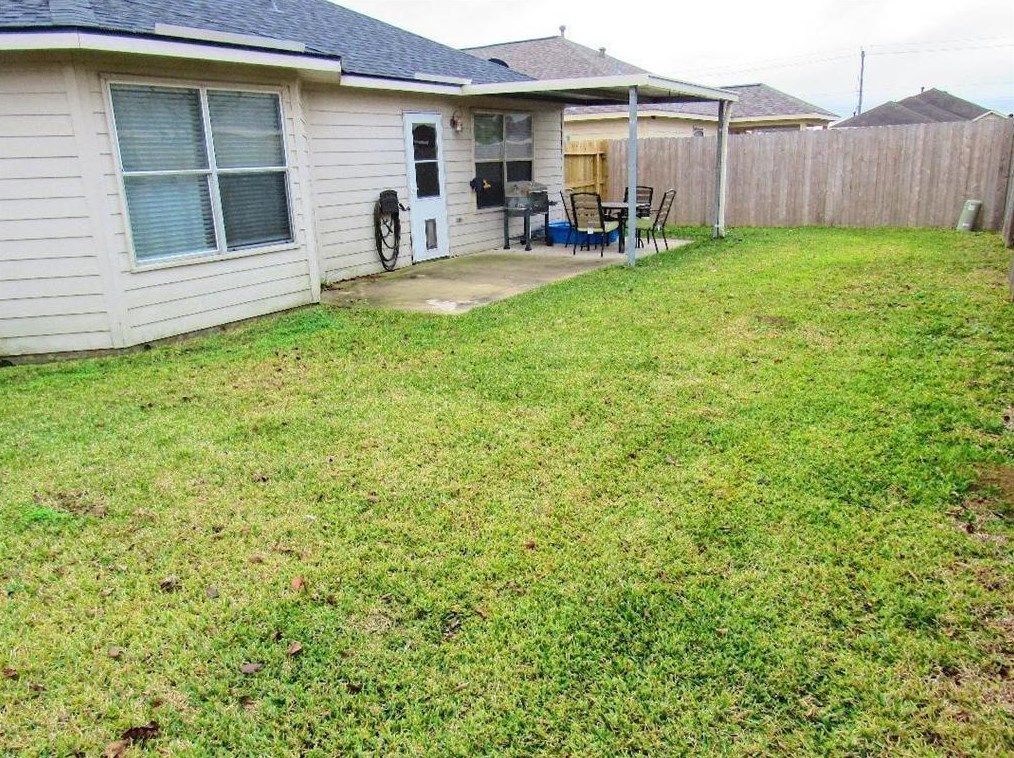 5215 Ginseng Dr, Baytown TX  77521-8252 exterior