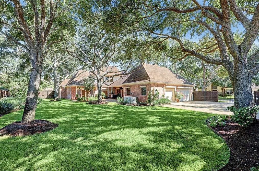 13303 Brandywyne Ct, Houston, TX 77077-5538