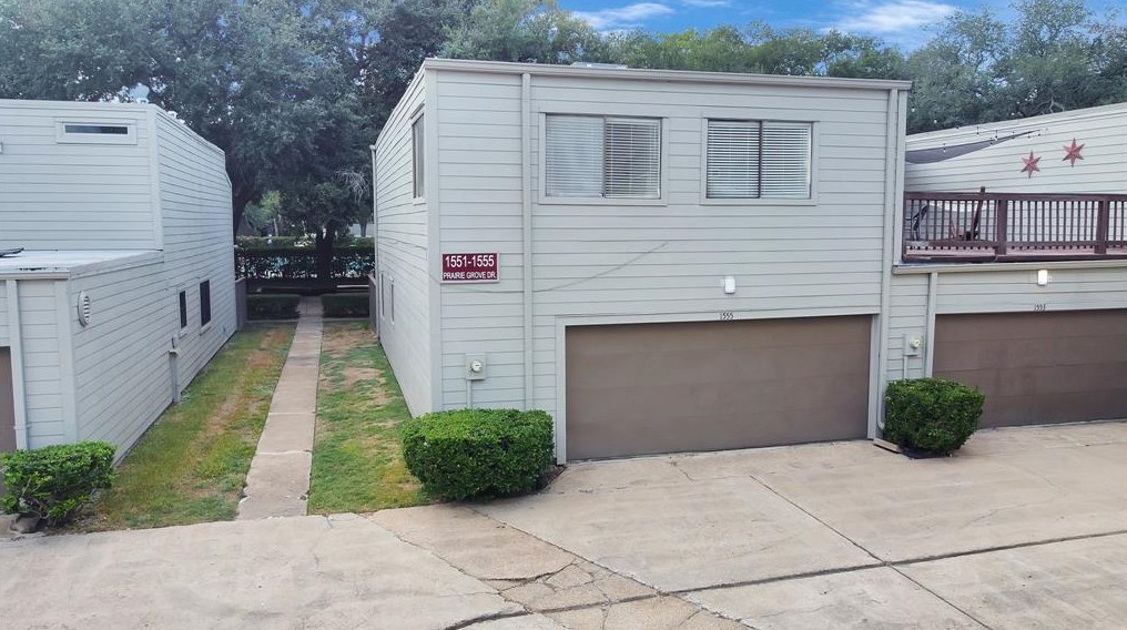 1555 Prairie Grove Dr, Houston TX  77077-4254 exterior