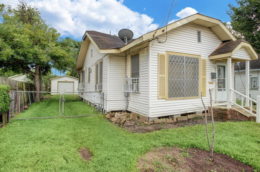 3234 Simmons St, Houston, TX 77004