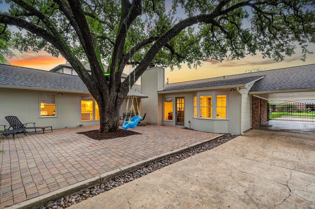 6236 Terwilliger Way, Houston TX  77056-2607 exterior