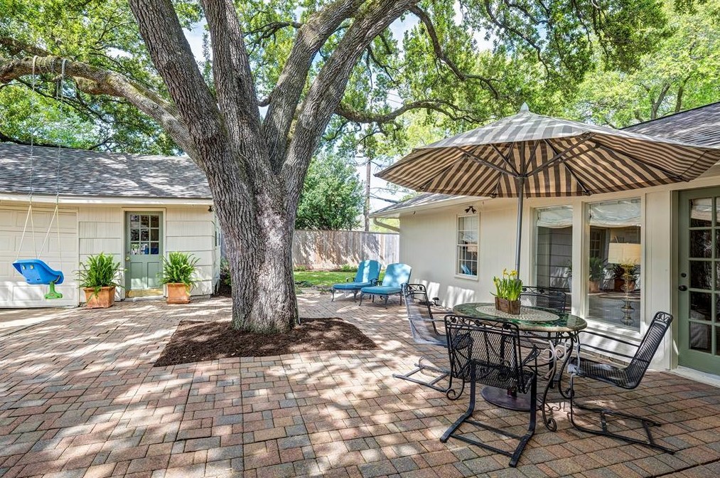 6236 Terwilliger Way, Houston TX  77056-2607 exterior