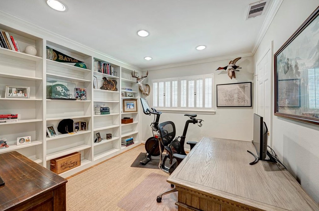 6236 Terwilliger Way, Houston TX  77056-2607 exterior