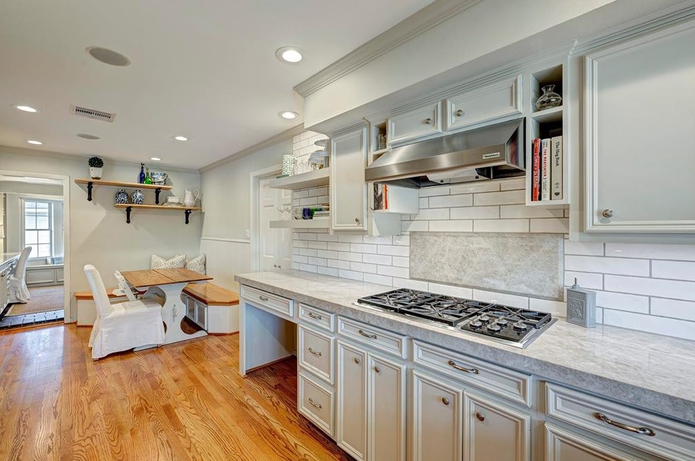 6236 Terwilliger Way, Houston TX  77056-2607 exterior