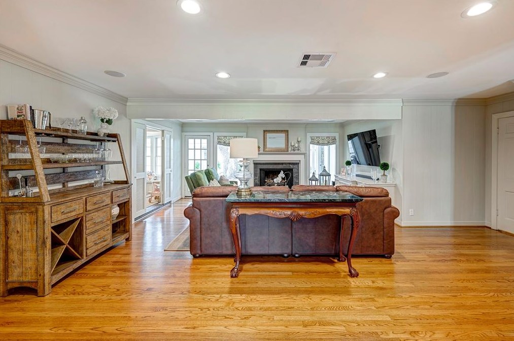 6236 Terwilliger Way, Houston TX  77056-2607 exterior