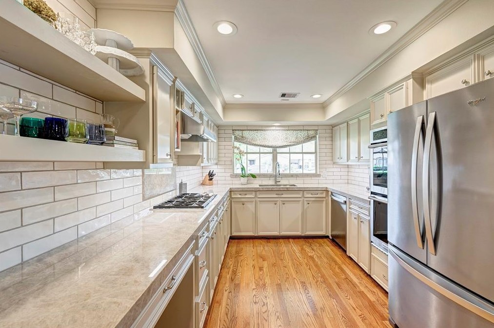 6236 Terwilliger Way, Houston TX  77056-2607 exterior