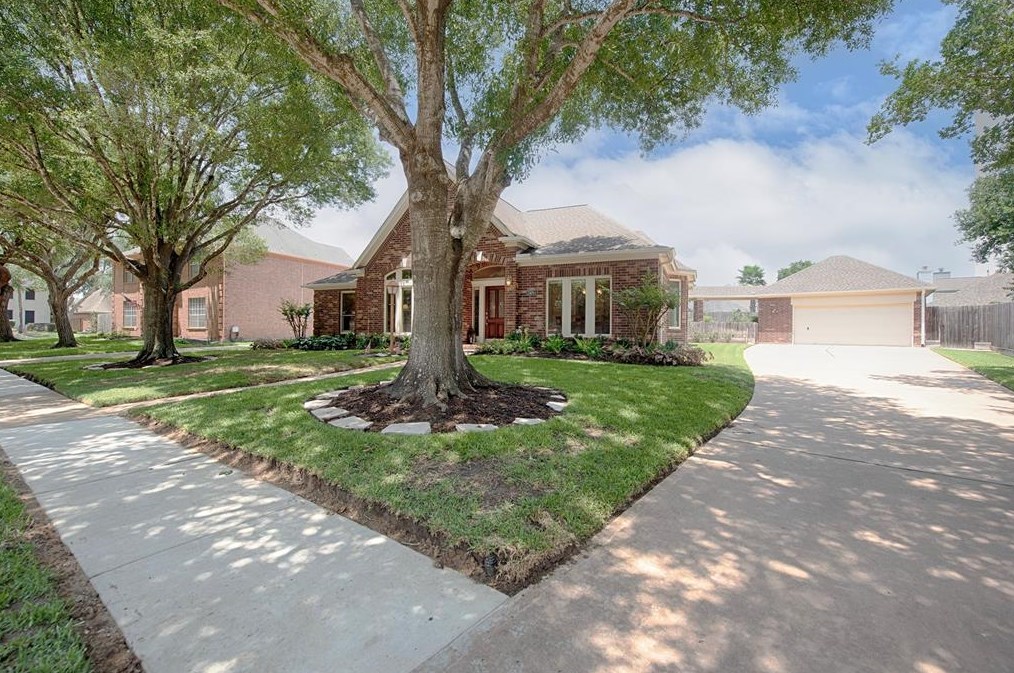 2406 Duhon Pl, Taylor Lake Village, TX 77586-3350