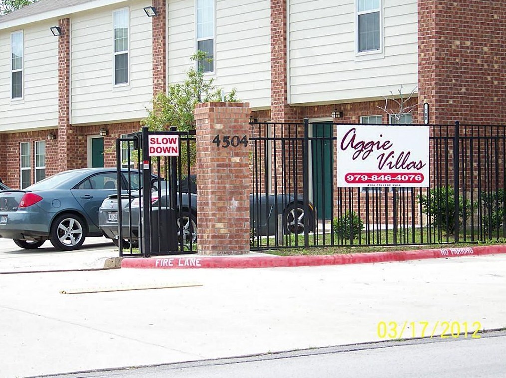 4504 College Main St, Bryan, TX 77801