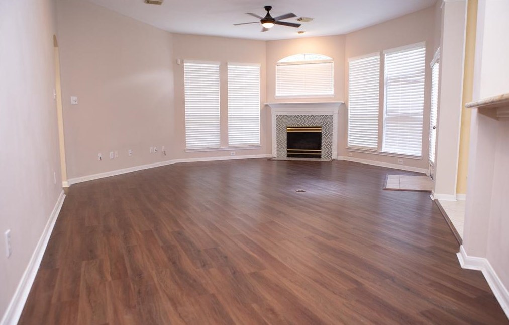 515 Avery Dr, Sugar Land, TX 77479