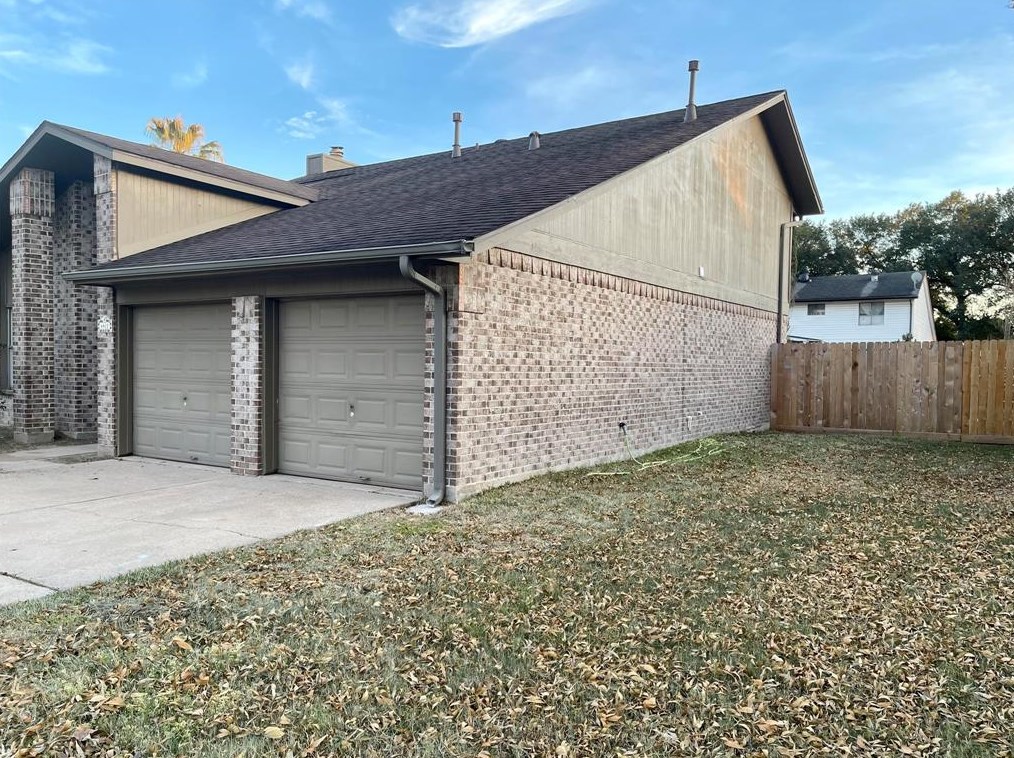 6811 Log Hollow Dr, Houston, TX 77088