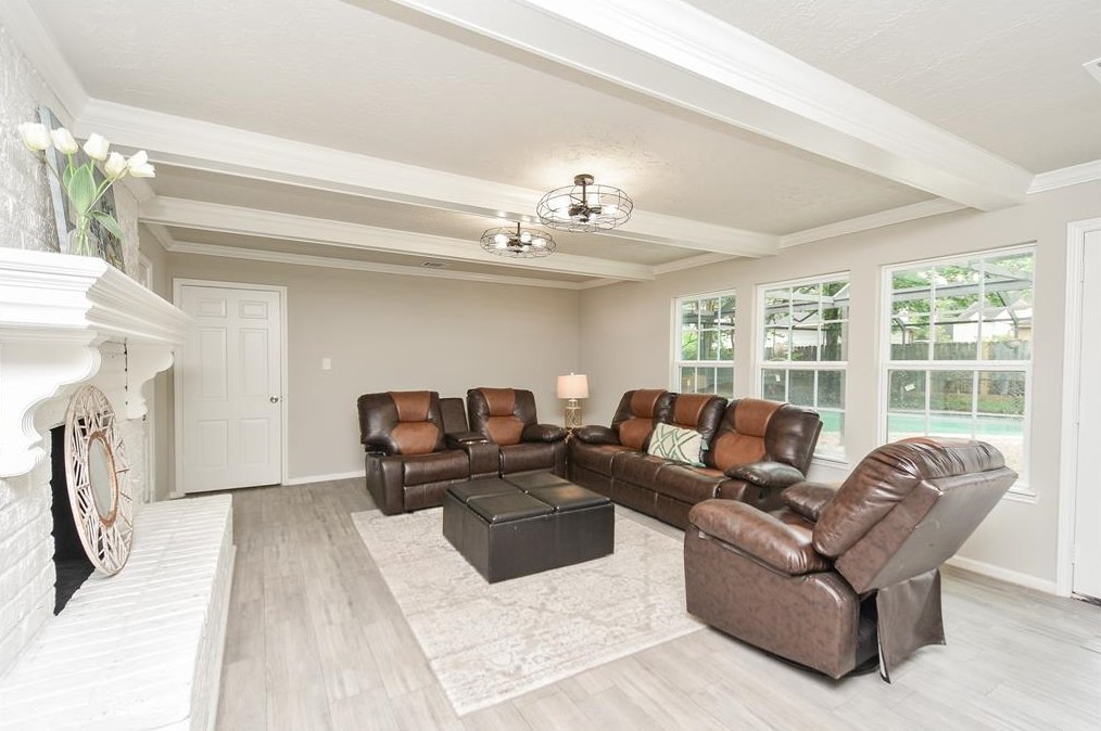1723 Big Horn Dr, Houston, TX 77090