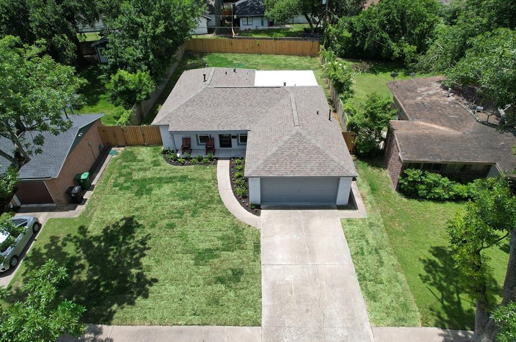 4947 Poinciana Dr, Houston, TX 77092-5618