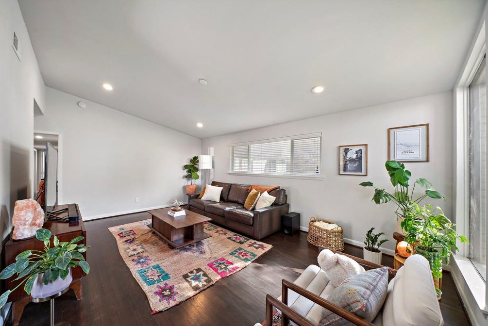 1226 Wisterwood Dr, Houston TX  77043-4235 exterior