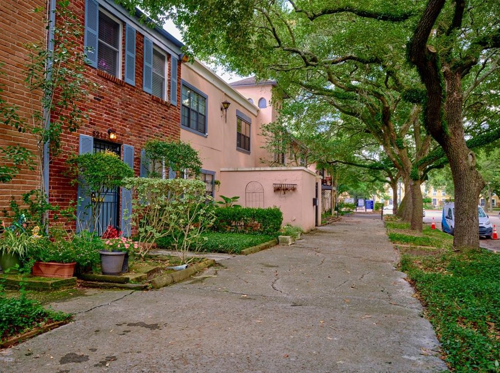 5246 Arboles Dr, Houston TX  77035-2804 exterior