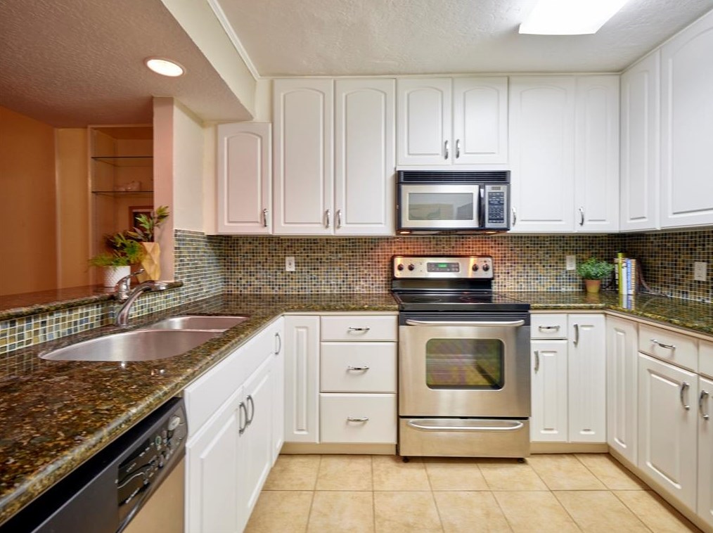 5246 Arboles Dr, Houston TX  77035-2804 exterior