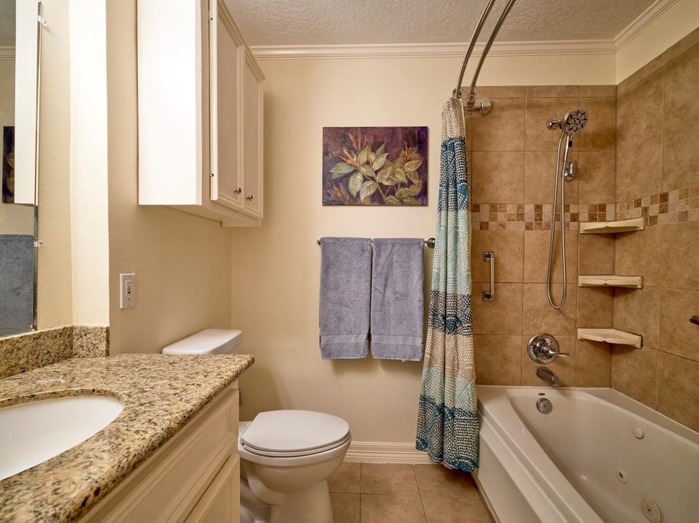 5246 Arboles Dr, Houston TX  77035-2804 exterior