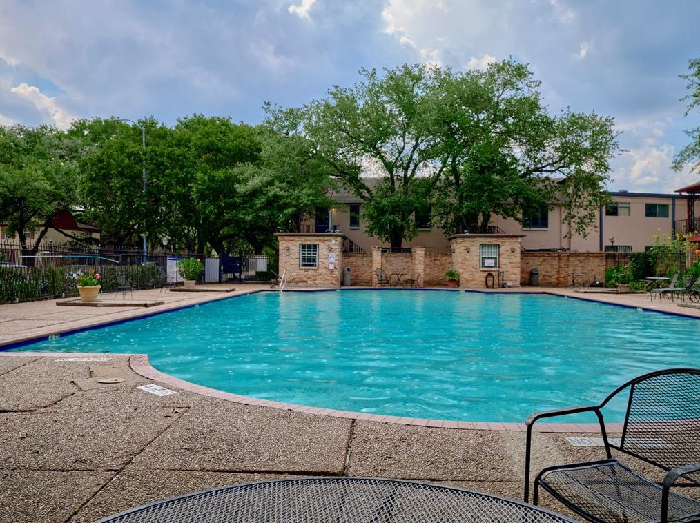 5246 Arboles Dr, Houston TX  77035-2804 exterior