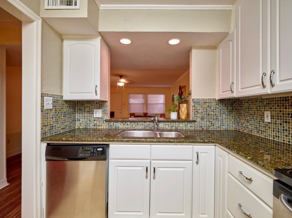 5246 Arboles Dr, Houston TX  77035-2804 exterior