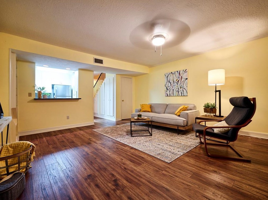5246 Arboles Dr, Houston TX  77035-2804 exterior
