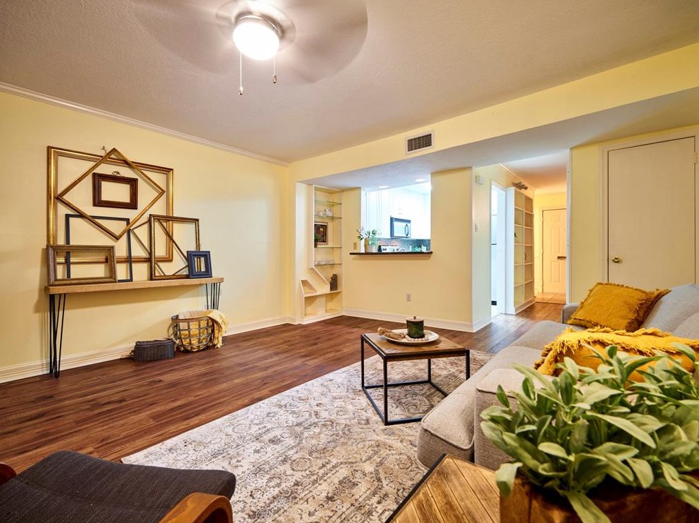 5246 Arboles Dr, Houston TX  77035-2804 exterior