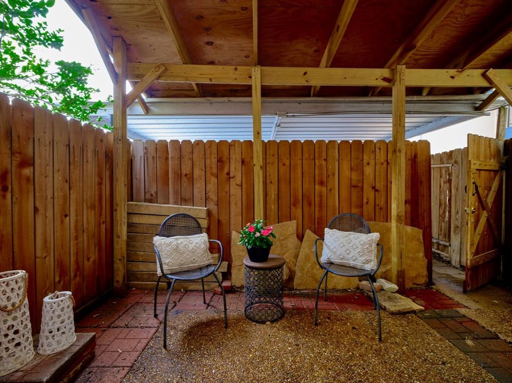 5246 Arboles Dr, Houston TX  77035-2804 exterior