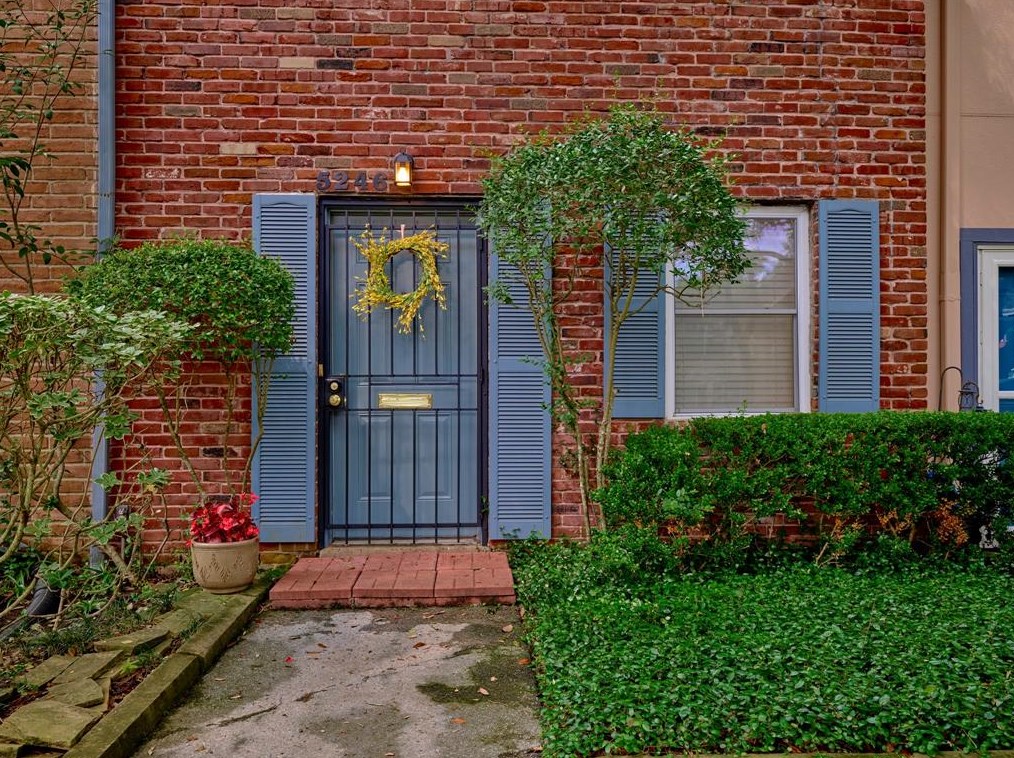 5246 Arboles Dr, Houston, TX 77035-2804
