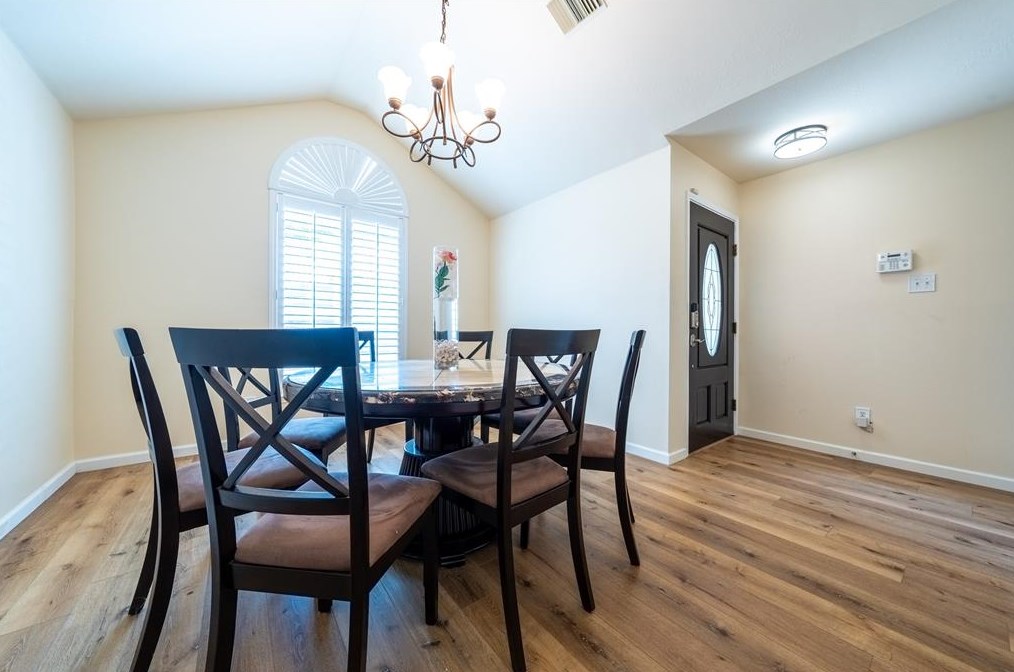 9122 Martin Heights Dr, Houston, TX 77031-2745