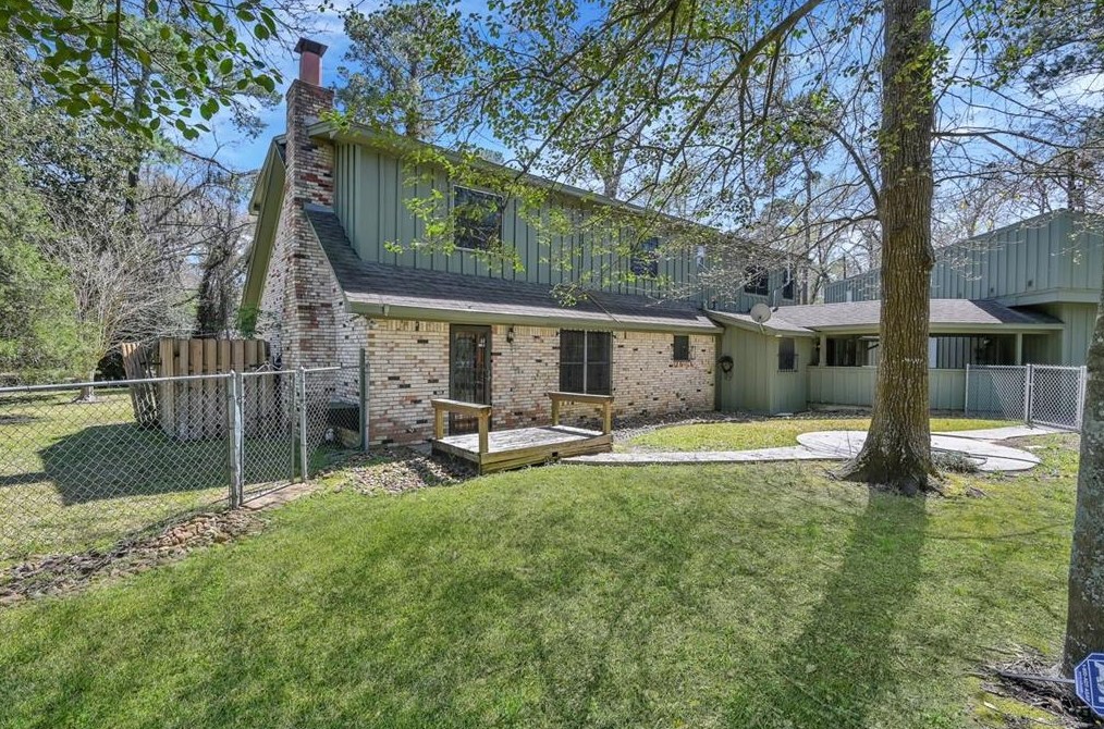 2019 N Thompson St #a, Conroe, TX 77301