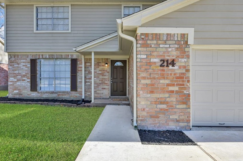 214 Oxford Dr, Conroe, TX 77303