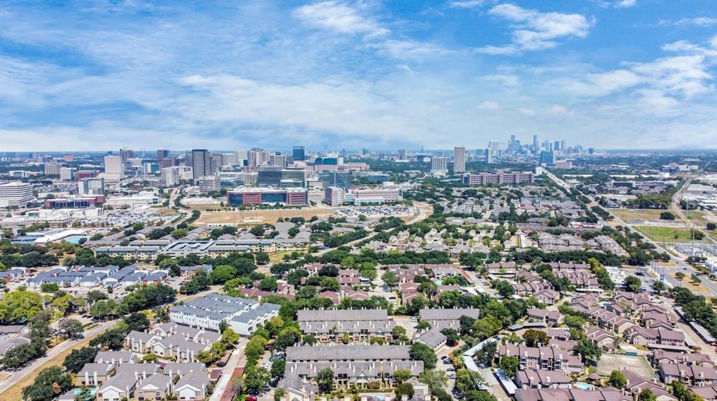 2425 Holly Hall St, Houston TX  77054-3968 exterior