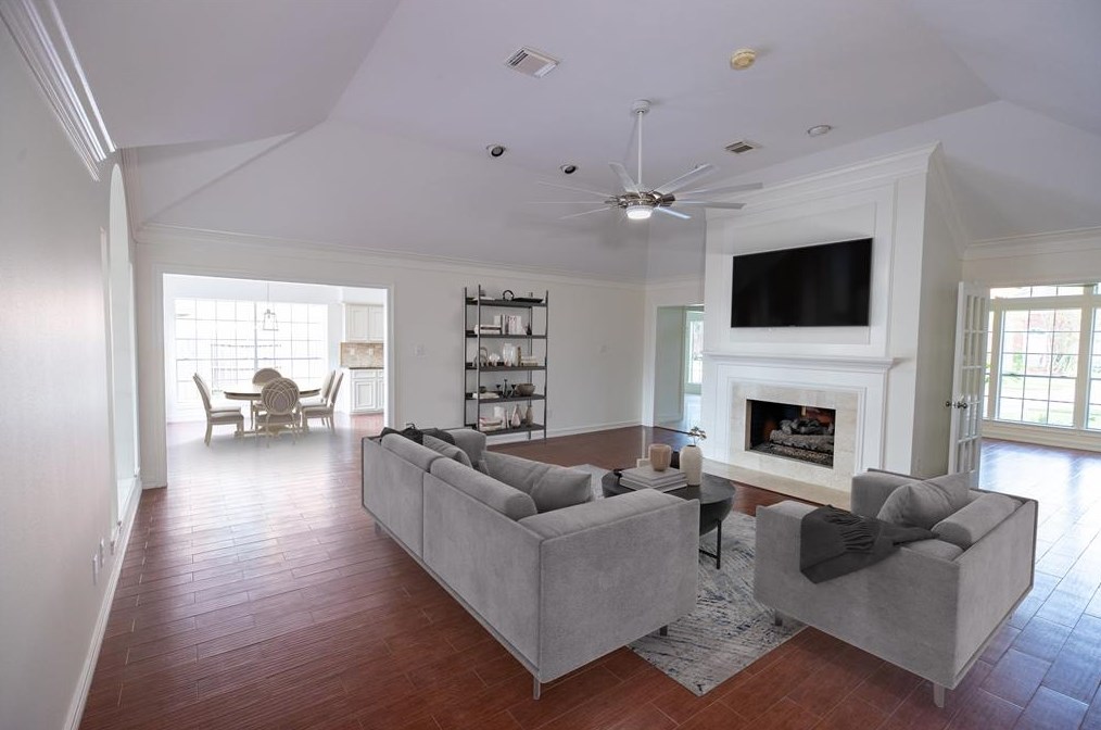2132 Country Club Dr, Pearland, TX 77581