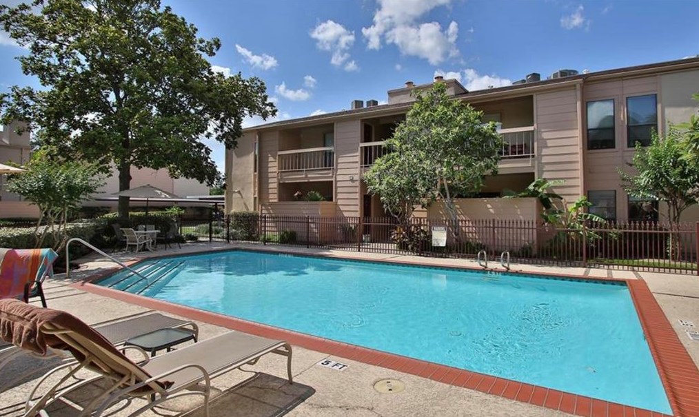 2125 Augusta Dr #34, Houston, TX 77057