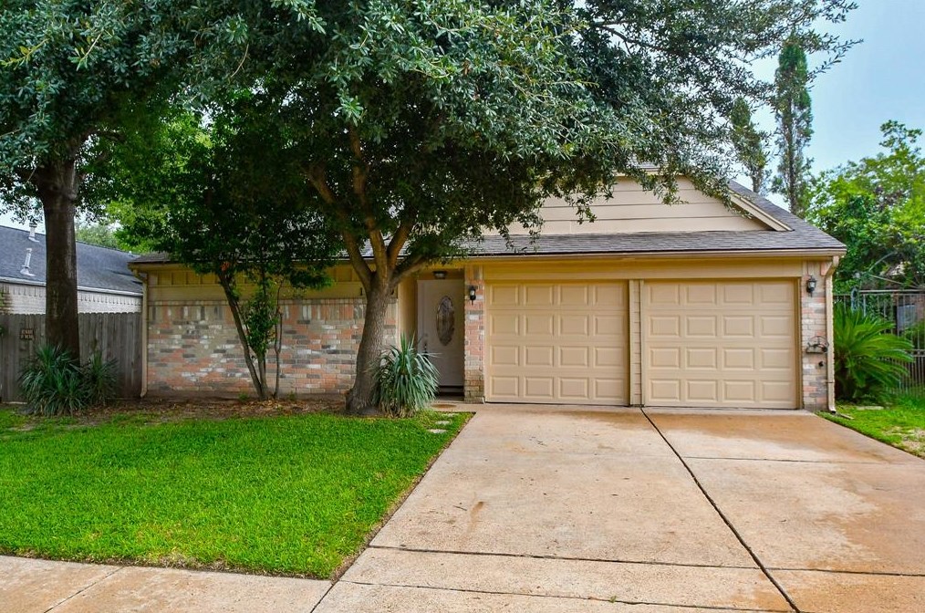 11819 Wood Hollow Ln, Houston, TX 77043