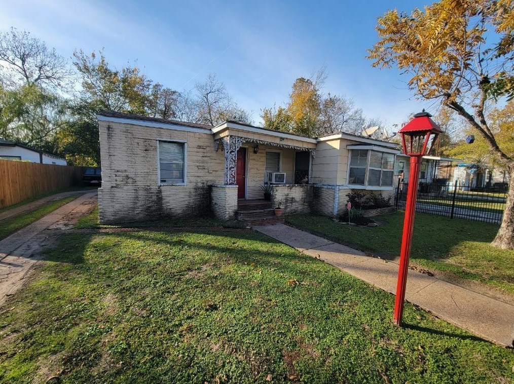 2411 Lucas St, Houston, TX 77026-6620