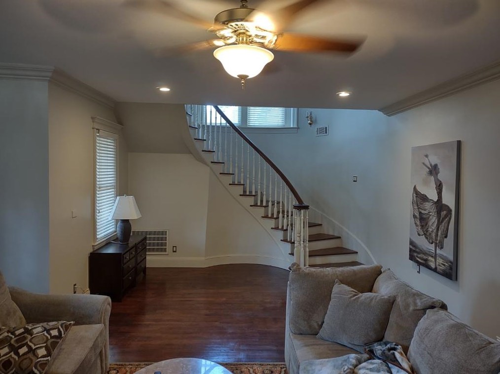 2210 Riverside Dr, Houston TX  77004-7523 exterior