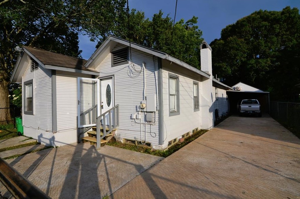 213 Graham St, Baytown, TX 77520