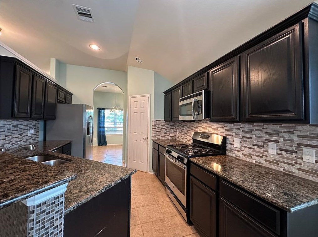 8515 Gander Bayshore Ln, Houston, TX 77040