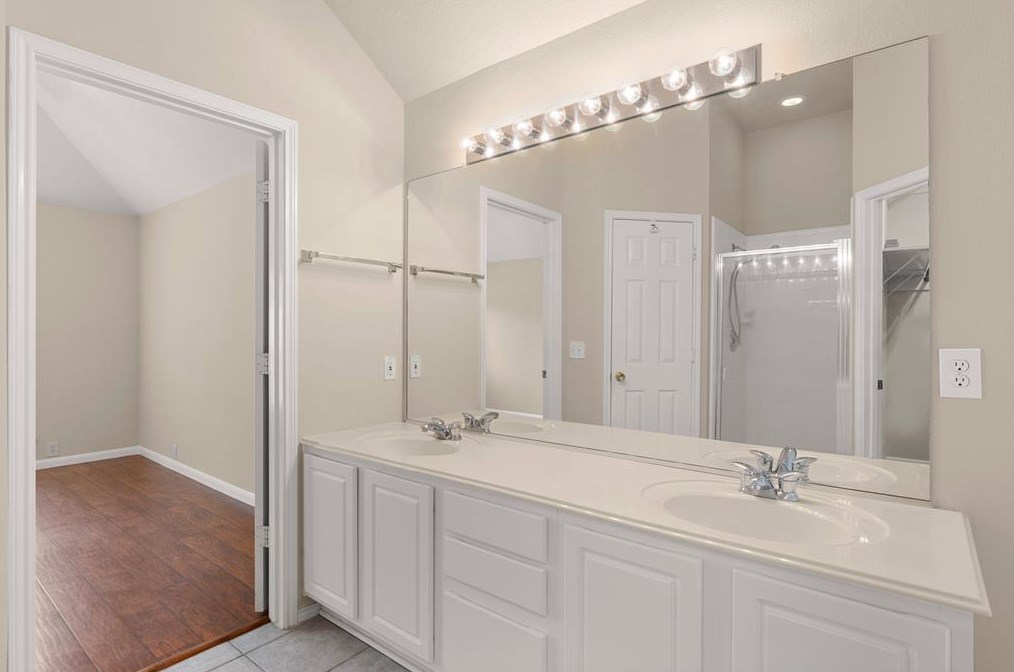 11854 Leaf Oak Dr, Houston TX  77065-5226 exterior