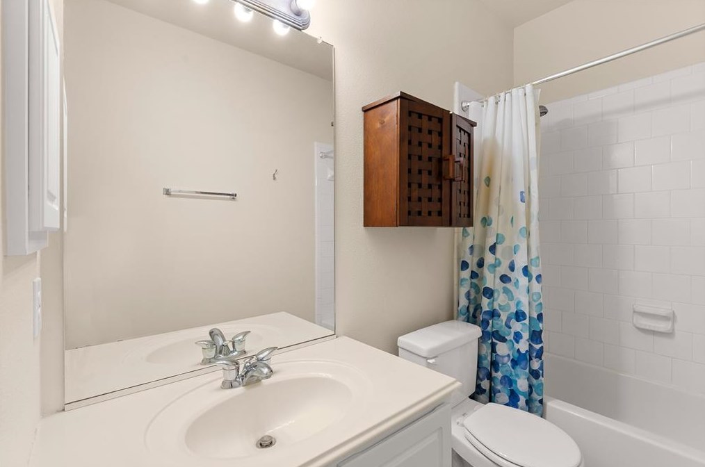 11854 Leaf Oak Dr, Houston TX  77065-5226 exterior