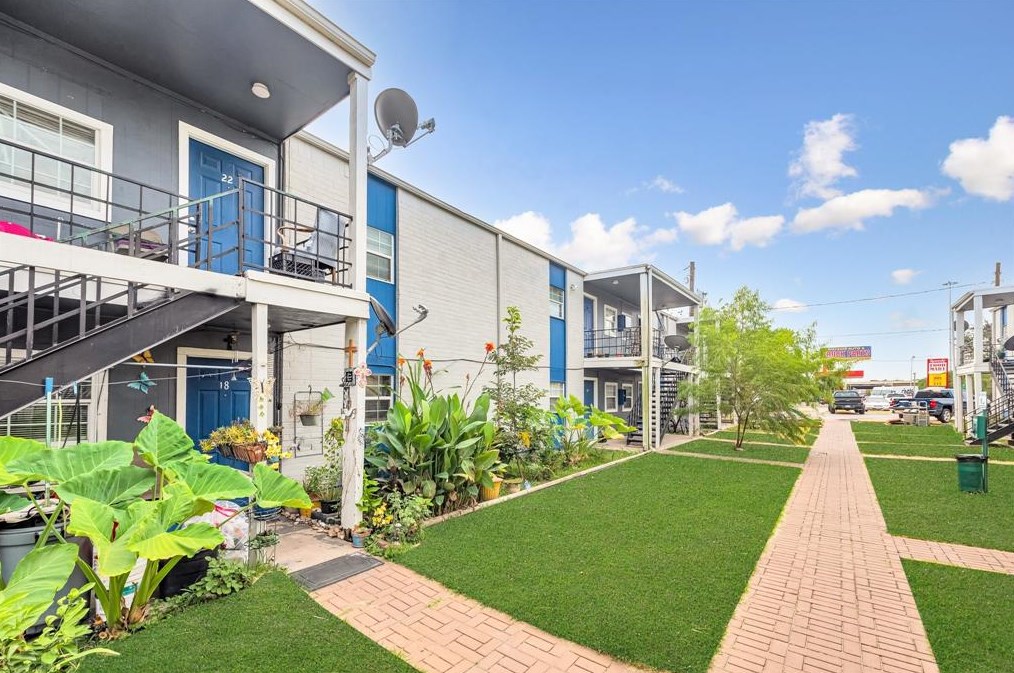 1802 N Wayside Dr #26, Houston, TX 77020