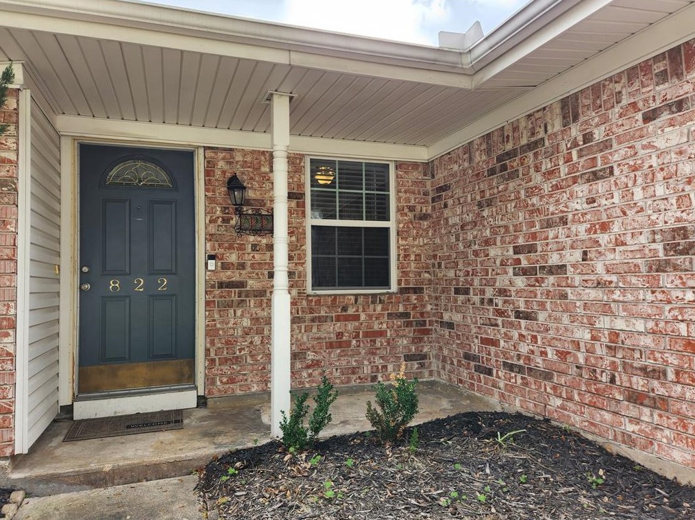 822 Robinwood Dr, Stafford, TX 77477