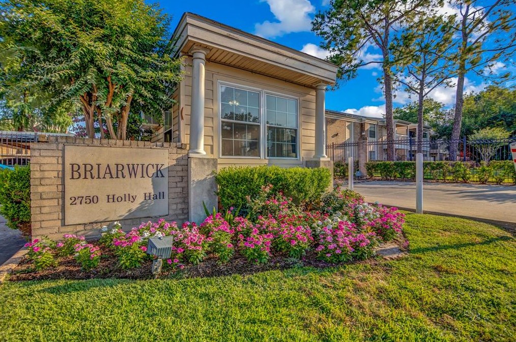 2750 Holly Hall St Apt 1017, Houston, TX 77054