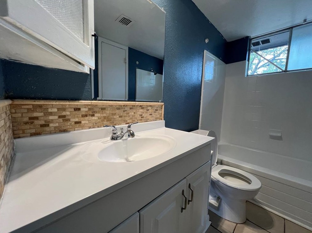 7514 Vernwood St, Houston TX 77040-2713 exterior